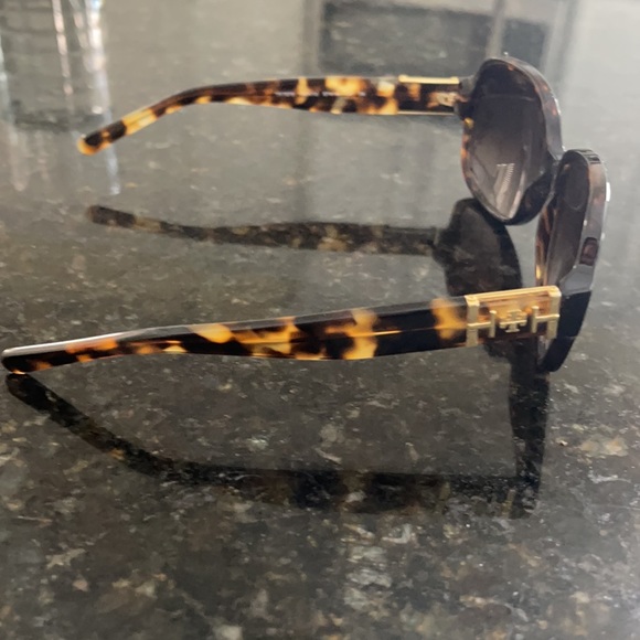 Tortoise and gold Tory Burch sunglasses - Picture 2 of 2
